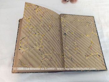 Vieux de plus 146 ans, voici le livre daté de 1879  au titre de 
