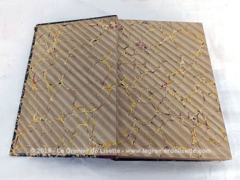 Vieux de plus 146 ans, voici le livre daté de 1879  au titre de 