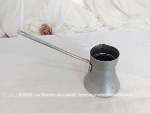 Ancienne petite mesure à lait aluminium Tournus Unis