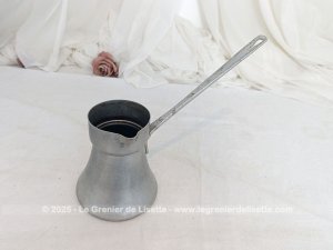 Ancienne petite mesure à lait aluminium Tournus Unis