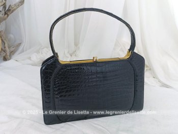 Voici un petit trésor vintage avec ce superbe sac vintage en cuir verni  