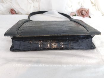 Voici un petit trésor vintage avec ce superbe sac vintage en cuir verni  