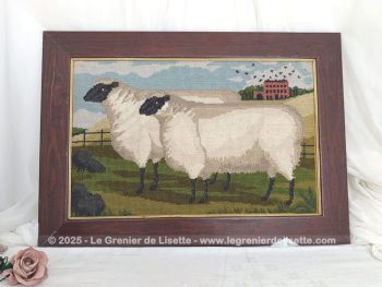 Sur 62.5 x 44.5 cm, voici un cadre en bois de 6 cm de large, mettant un valeur un canevas au motif exclusif de 