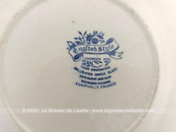 Voici un trio d'assiettes creuses, pas très anciennes mais vraiment dans la tendance shabby portant l'estampille 