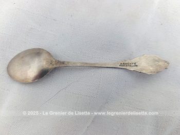Voici un beau trio de différentes petites cuillères en métal argenté, avec poinçons. Trois pièces originales !