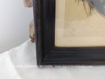 En bois noirci, voici un cadre ancien en bois noirci mettant en valeur la copie d'une lithographie du portrait de Henry Pyt réalisé par Zephirin Felix Jean Marius Belliard .