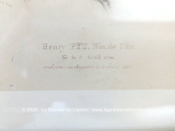En bois noirci, voici un cadre ancien en bois noirci mettant en valeur la copie d'une lithographie du portrait de Henry Pyt réalisé par Zephirin Felix Jean Marius Belliard .