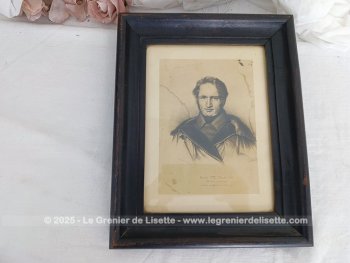 En bois noirci, voici un cadre ancien en bois noirci mettant en valeur la copie d'une lithographie du portrait de Henry Pyt réalisé par Zephirin Felix Jean Marius Belliard .