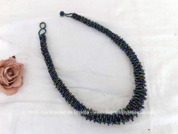 Collier perles de rocaille tons irisés bleu – Image 4