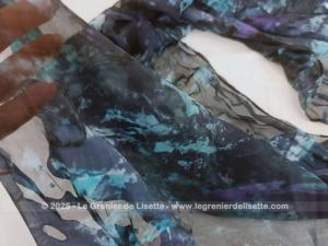 Grande étole voile bleu et impressions bleues style psychédéliques