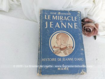 Ce petit livre signé René Jeanneret et illustré avec tendresse par Raymond Delamare, mêle récit historique et formation morale respire l’espérance d’un pays en reconstruction, porté par l’héroïsme d’une jeune fille devenue légende. Un émouvant hommage à Jeanne d’Arc.