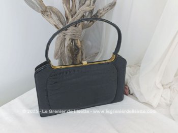 Voici un petit trésor vintage avec ce superbe sac vintage en cuir verni  