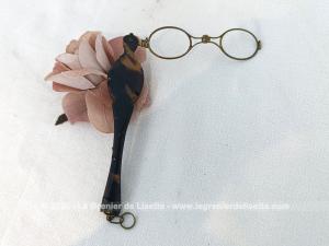 Ancienne paire de lunettes face à main bakélite