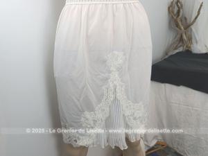 Jupon vintage court polyester, plissé et dentelle Kalinka