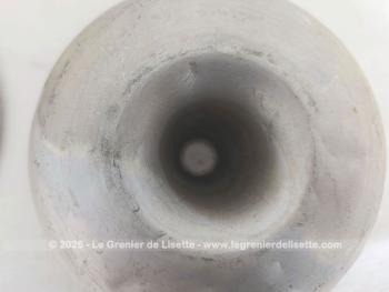 En aluminium, voici un ancien moule à gâteau à vapeur datant des années 50-60, en aluminium, avec cheminée centrale et couvercle avec ses traces du temps passé. Prévu autrefois pour une cuisson traditionnelle au bain-marie.