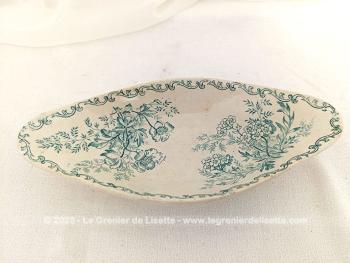 Voici un très ancien ravier aux décors fleuris couleur bleu canard avec le modèle Eglantine de L'Epargne Toulouse, modèle de la fin du XIX ou tout début XX°.