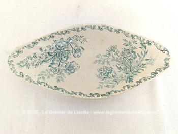 Voici un très ancien ravier aux décors fleuris couleur bleu canard avec le modèle Eglantine de L'Epargne Toulouse, modèle de la fin du XIX ou tout début XX°.