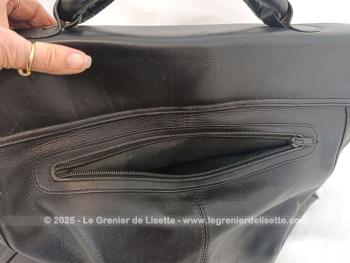 Voici un superbe grand sac de voyage en cuir noir avec une belle forme d'ancienne sacoche de docteur  avec toutes ses poches intérieures et ses 2 grandes ceintures pour fermer le sac.