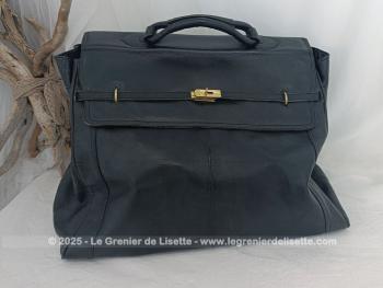 Voici un superbe grand sac de voyage en cuir noir avec une belle forme d'ancienne sacoche de docteur  avec toutes ses poches intérieures et ses 2 grandes ceintures pour fermer le sac.