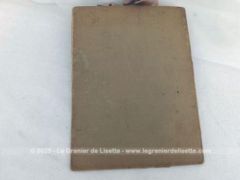 Voici un ancien catalogue d'Estampes Anciennes des Ecoles Anglaise et Française lors d'une Vente aux Enchères à l'Hôtel Drouot du jeudi 2 avril 1925 sur 22 pages d'énumération et 10 pages de reproduction, avec annotations au crayon.
