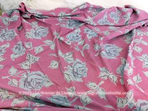 Coupon tissus habillement polyester mauve à fleurs