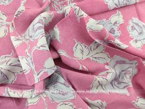 Coupon tissus habillement polyester mauve à fleurs