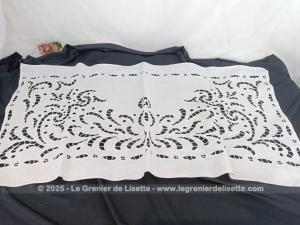 Ancienne superbe pièce fait main broderies ajourée