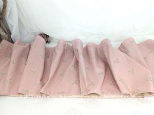 Belle cantonnière shabby saumon et petites fleurs écrues
