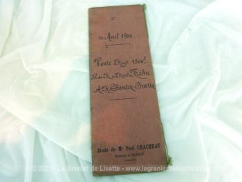Âgé de plus de 125 ans, voici un acte notarié daté du 10 avril 1900 écrit à la plume dans une écriture remplie de pleins et déliés à l'encre sépia sur 4 pages concernant la vente d'un pré  avec cachet  et sceau de la III° République.