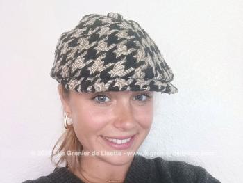Voici une casquette au  look vintage en tissus laine  mélangée avec un motif  