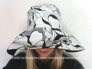 Vous rêviez d'avoir un chapeau comme dans un film des années 60/70 ? c'est celui là ! Avec son coté réversible, cette capeline est très élégante et estampillée Keyone. Amateurs de noir et blanc, vous serez conquis ! 