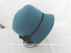 Chapeau cloche style vintage feutre bleu « Mer du Sud » noeud noir