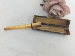 Porte-cigarette vintage bakélite corps carré et son étui en bois