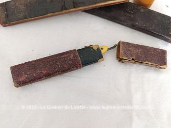 Voici un nécessaire vintage à barbe avec un blaireau, 2 coupe-choux dont un dans son étui et un polissoir dans son étui en cuir gravé.