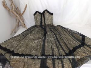 Superbe robe bustier dentelle très grande ampleur