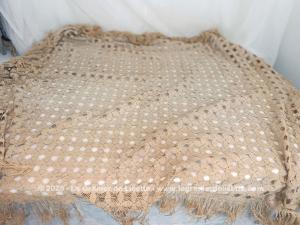 Ancienne nappe ou sur-nappe crochet bistre avec franges
