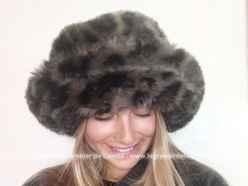 Voici un beau chapeau vintage en fausse fourrure léopard au large rebord de la célèbre marque  du désigner Roméo Gigli. Superbe ! 