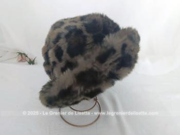 Voici un beau chapeau vintage en fausse fourrure léopard au large rebord de la célèbre marque  du désigner Roméo Gigli. Superbe ! 
