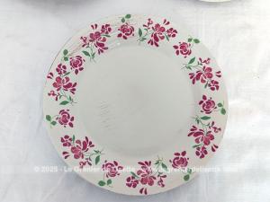 Trio assiettes plates bordure fleurs rouge feuilles vertes