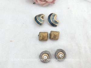 Trio paires boucles d’oreille vintages émaux, strass et dorures
