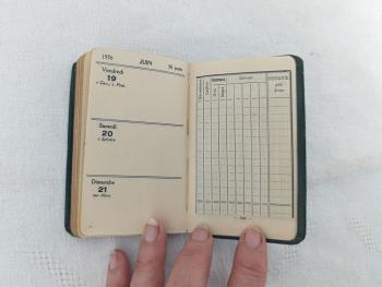 Ancien petit agenda de poche de 1933.Voici un ancien petit Agenda du Chasseur de juillet 1935 à juin 1936 et tout  ce qu'il faut pour les chasseurs.