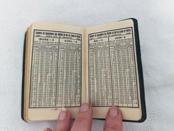 Ancien petit agenda de poche de 1933.Voici un ancien petit Agenda du Chasseur de juillet 1935 à juin 1936 et tout  ce qu'il faut pour les chasseurs.