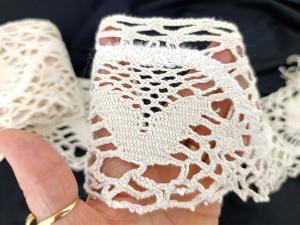 Superbe et long coupon dentelle fuseaux guirlandes fleurs