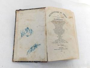 Ancien livre « Dictionnaire de Droit » avec Constitution Louis Napoléon  » daté 1852