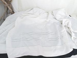 Ancien grand drap broderies ajourées, jours et monogrammes HL
