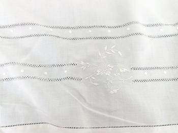 Ancien grand drap broderies ajourées, jours et monogrammes HL – Image 3