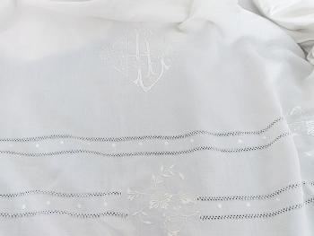 Ancien grand drap broderies ajourées, jours et monogrammes HL – Image 4