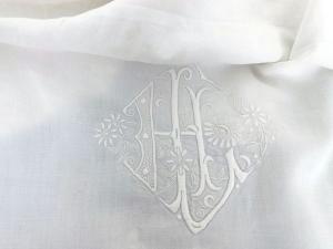 Ancien grand drap broderies ajourées, jours et monogrammes HL
