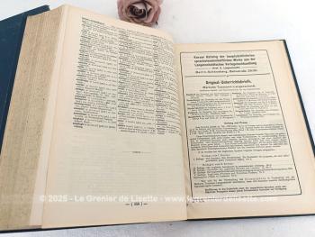 Voici deux beaux et grands livres anciens de collection avec ces deux tomes de dictionnaires de 1909 avec un tome français/allemand et un tome allemand/français. Une couverture à peine usée, mais que de charme dans ces deux livres centenaires.