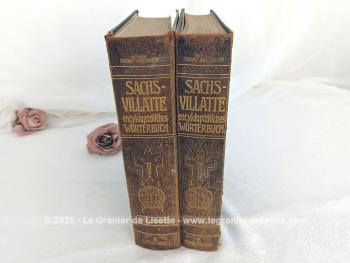 Voici deux beaux et grands livres anciens de collection avec ces deux tomes de dictionnaires de 1909 avec un tome français/allemand et un tome allemand/français. Une couverture à peine usée, mais que de charme dans ces deux livres centenaires.